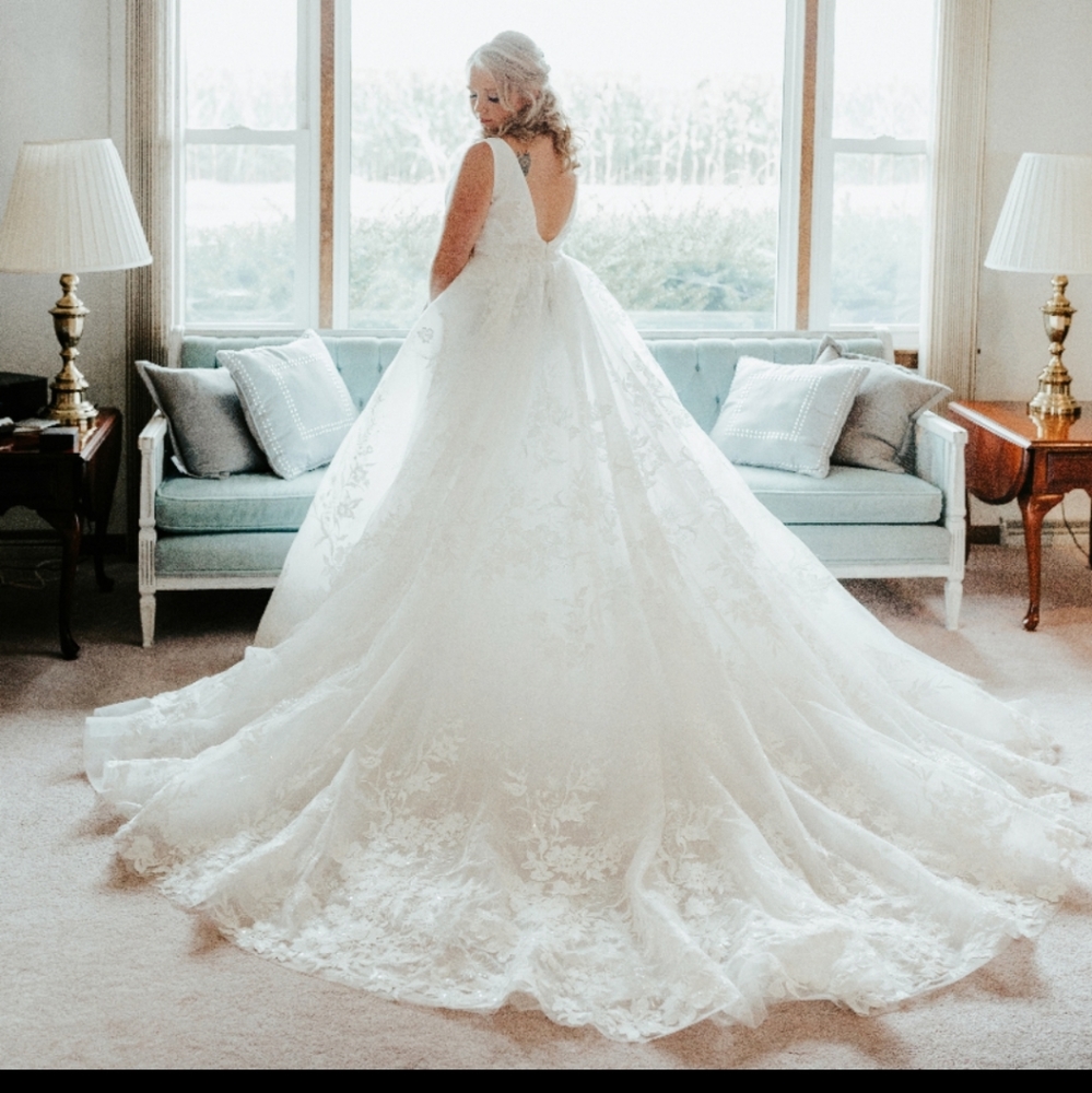 Rita Vinieris Alyne Stirling Wedding Dress. Size 16. Ivory.